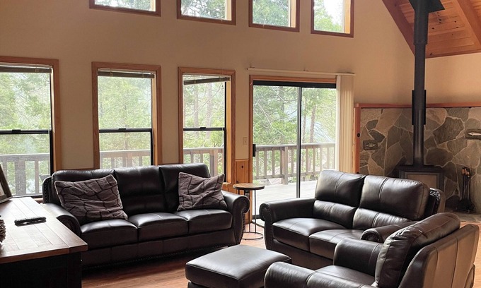 Arnold House | Blue Lake Springs Cabin with Pool Access