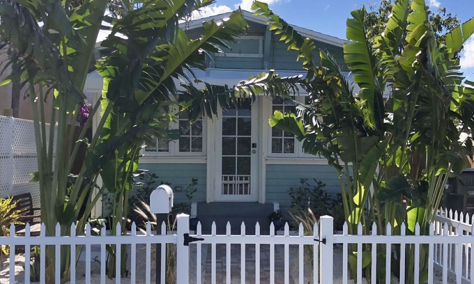 Mango Groves Cottage | Blue Lizard Cottage 2 - Walk/Bike Downtown&Beach