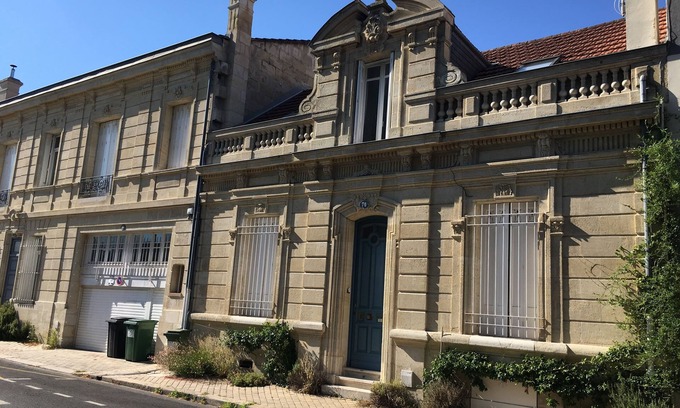 Saint Genes Bed & Breakfast | Blue Lodge in Bordeaux