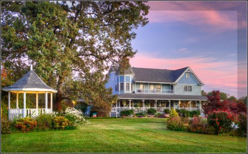 Sevierville Bed & Breakfast | Blue Mountain Mist Country Inn