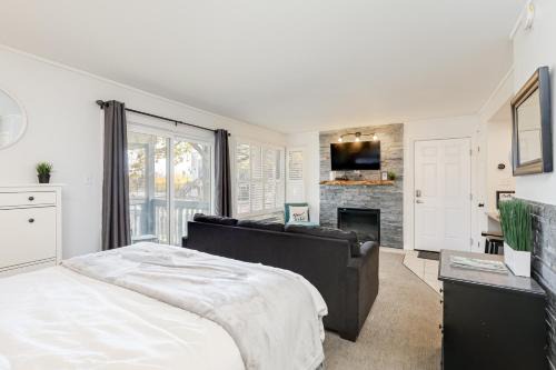 Craigleith Apartment | Blue Mountain Studio Oasis