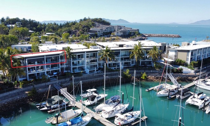 Nelly Bay Apartment | Blue on Blue Penthouse Apartment 335