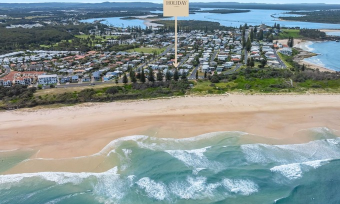 Yamba Apartment | Blue Pacific 3 | Views Across Pippi Beach