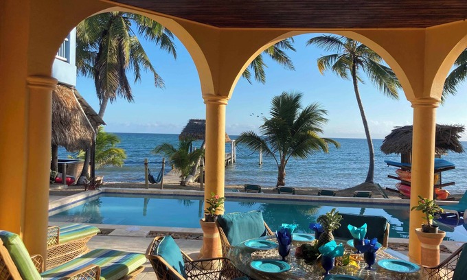 Sittee River Village Bed & Breakfast | Blue Parrot Beach House