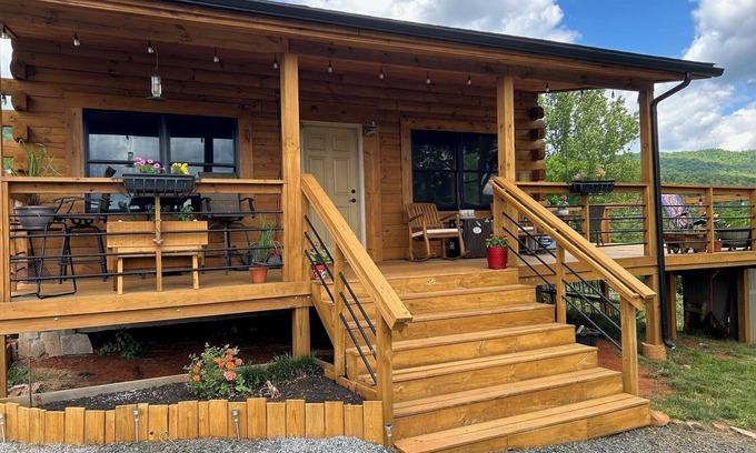 Monroe Cabin | Blue Ridge Mountain Cabin Retreat