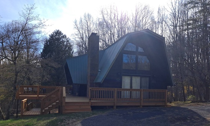 Fancy Gap House | Blue Ridge Parkway Mountain Retreat
