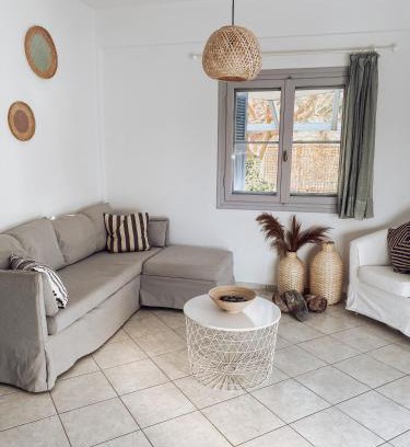Skala Eresou Apartment | Blue Seaside House with Garden