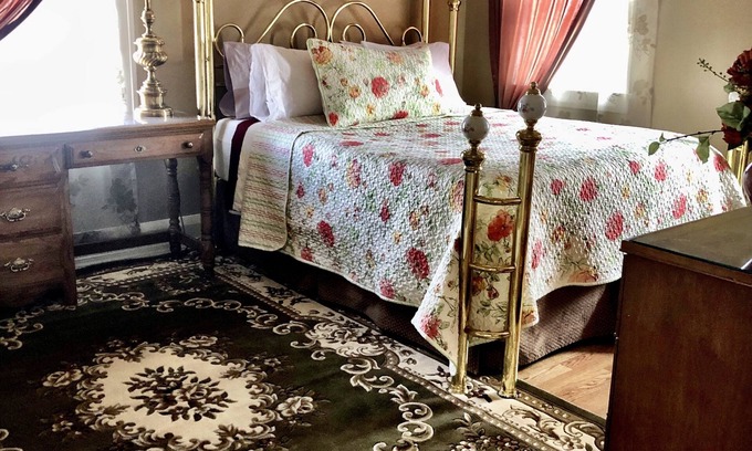 Austintown Apartment | Blue Shutters Inn