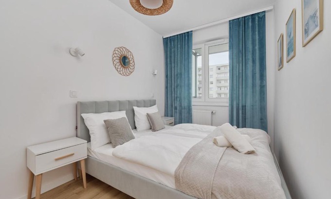Krzyki Apartment | Blue Sky Apartment with Parking & Balcony by Noclegi Renters
