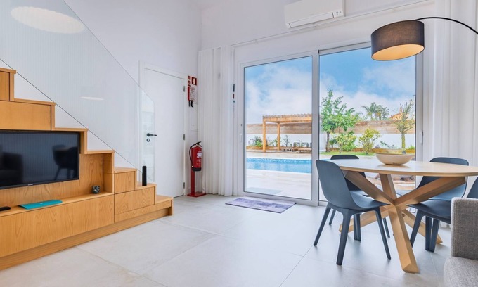 Corroios House | Blue Sky Villa 1 by LovelyStay