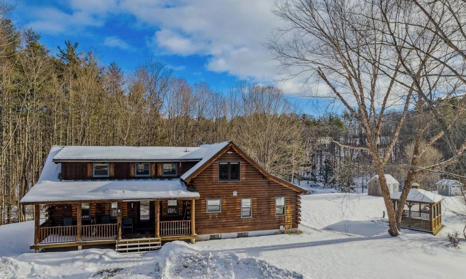 Hartland Cabin | Blue & Sonny Hollow: Modern Cabin Firepit & Trails