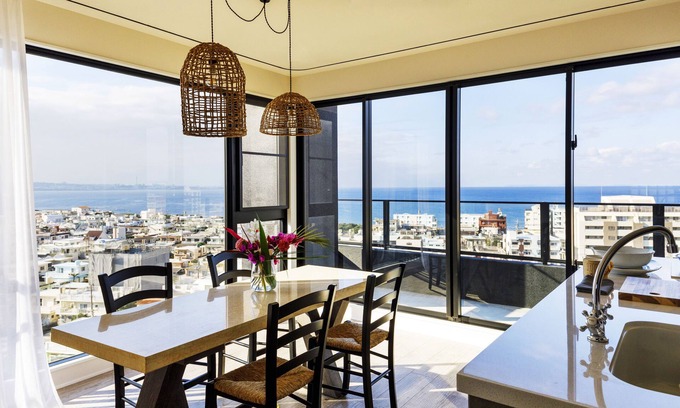 Hamagawa Condo | BLUE STEAK WONDER CHATAN