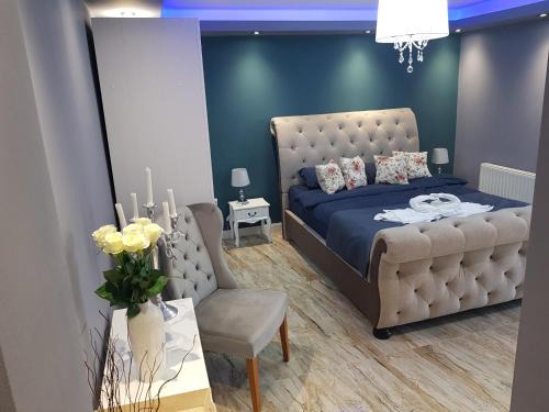Center Apartment | Blue Studio