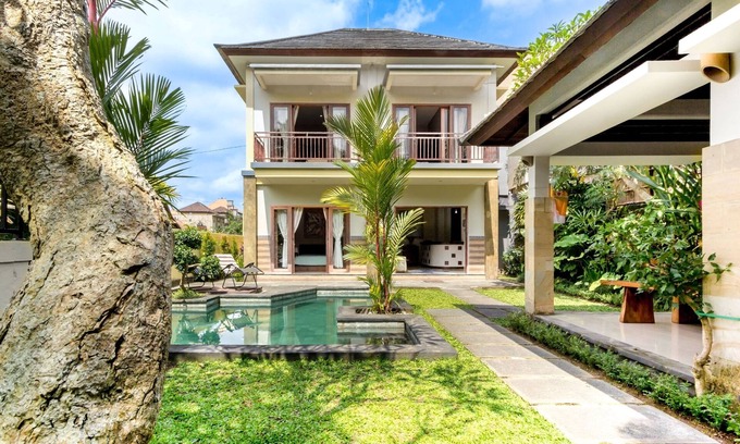 Peliatan Villa | Blue Swing Villa with 3BR and Spacious Pool