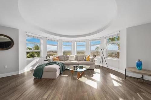 Pico Apartment | Blue Topaz Retreat - Spacious 3BR Gorgeous City views