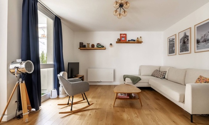 Batignolles Apartment | Blue Tropic, by Veeve