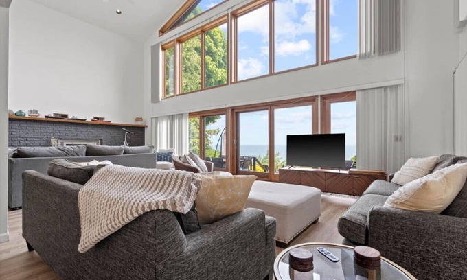 Carsonville House | Blue Water Beach House! Amazing Beach, sleeps 20!