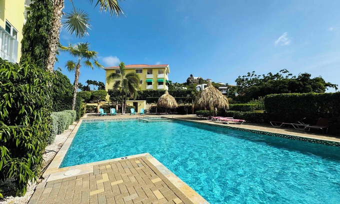 Sint Michiel Apartment | Bluebay - TT#12: Poolside Ocean View - AIRCO