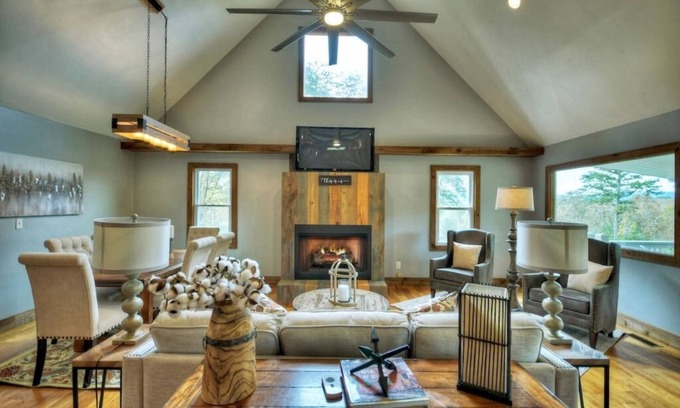 Blue Ridge House | Blueberry Ridge| Book 2 nights, stay 3 nights!