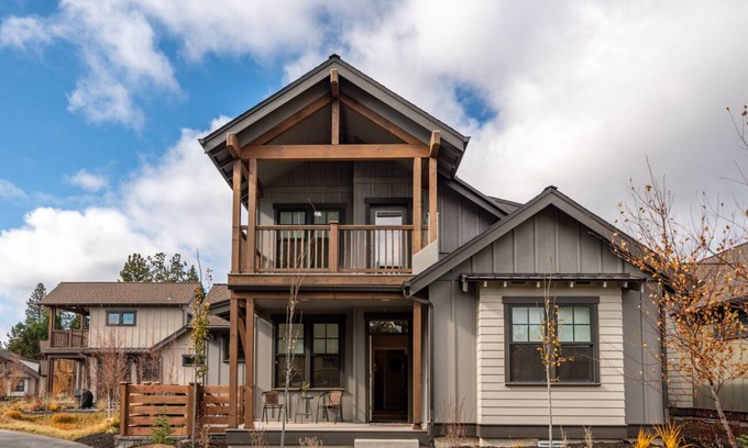 Sagewood House | Bluebird Day - Wild River Getaway