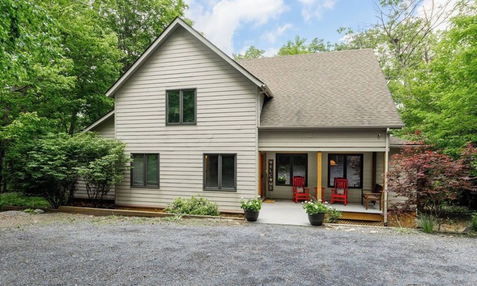 Chestnut Springs House | Bluebird Mountain Home: Dog Friendly, No Step Master