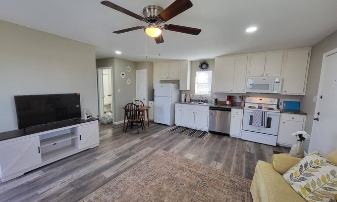 West Tawakoni Cabin | Bluebonnet Cottages by the Lake - Cabin 10