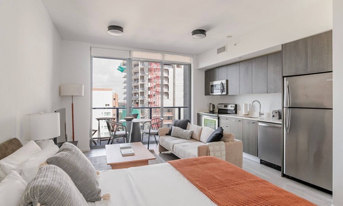 Northeast Miami Apartment | Blueground | Brickell, pool & w/d, nr City Centre