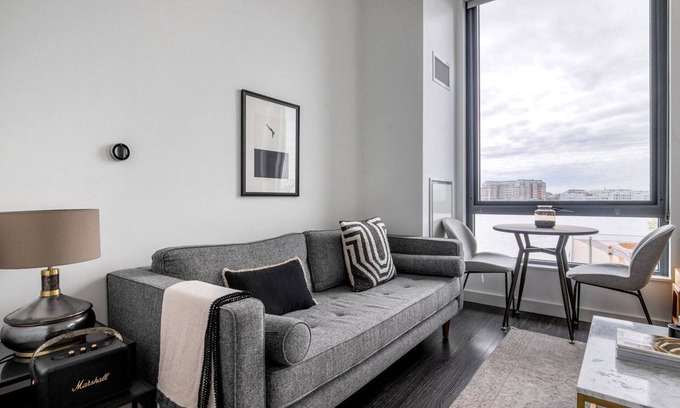 Central-Maverick Square - Paris Street Apartment | Blueground | Central-Maverick Square, pool, nr Boston Harbor