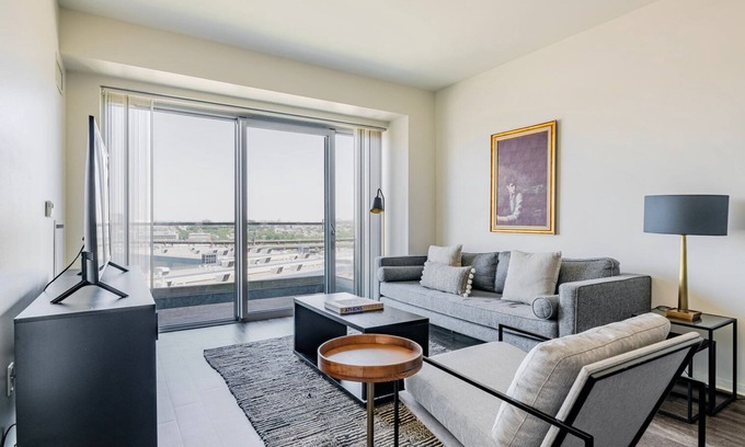 East Cambridge Apartment | Blueground | East Cambridge, balcony, nr Charles River
