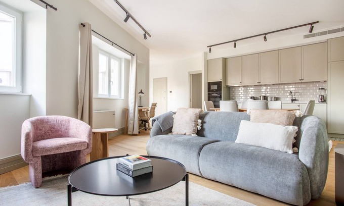 Santa Isabel Apartment | Blueground | Estrela, fully furnished