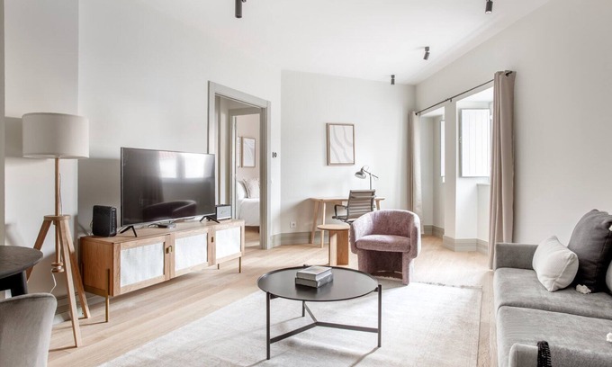 Santa Isabel Apartment | Blueground | Estrela, kitchen & furniture