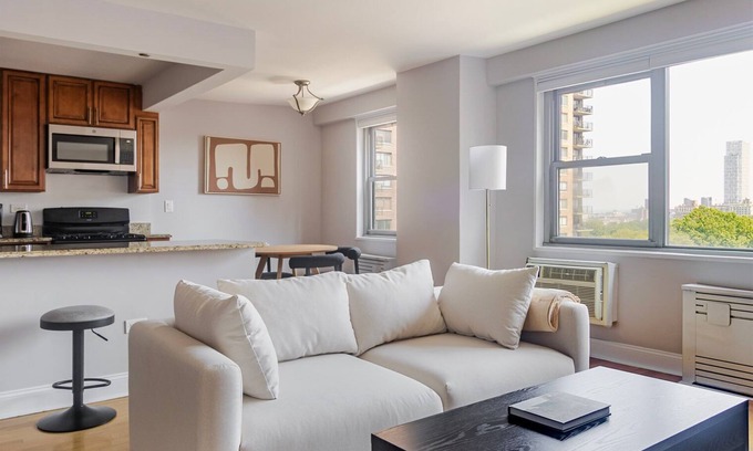 Manhattan Valley Apartment | Blueground | Manhattan Valley, balcony, nr Central Park