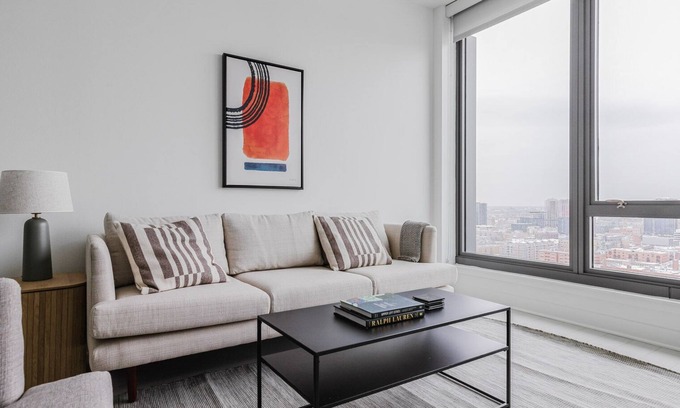 Near West Side Apartment | Blueground | West Loop, pool & AC, nr Willis