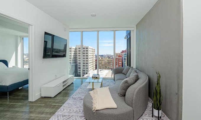 Historic Core Apartment | BluePalm Downtown High Floor