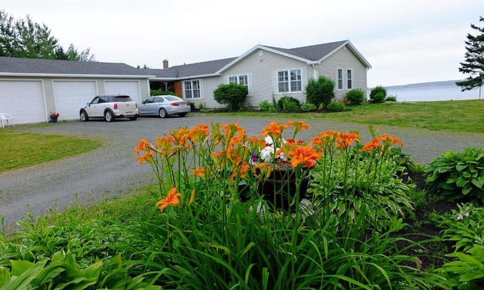 Vernon Bridge House | Bluewaters Retreat