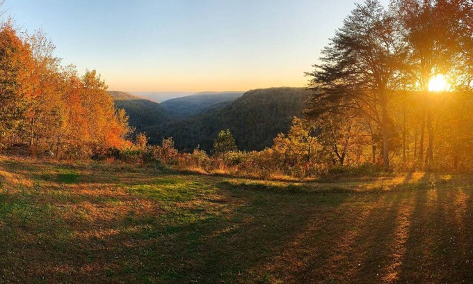Monteagle House | Bluff House — Outstanding View | Renovated Luxé | Waterfalls, Hikes & Caverns Near By