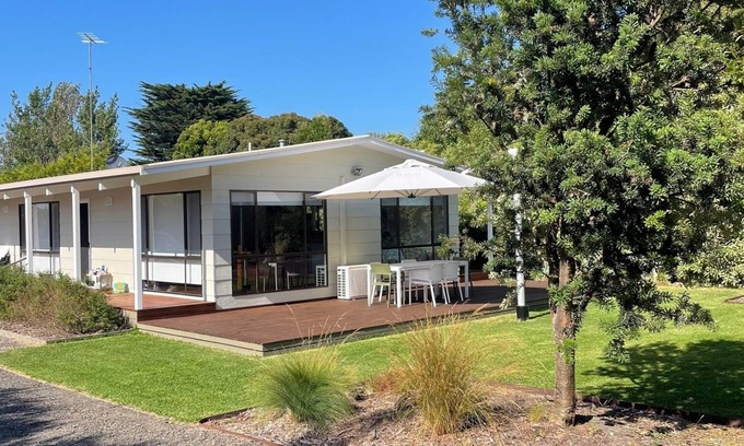 St Leonards Cottage | Bluff, St Leonards