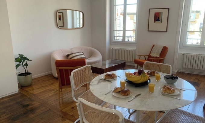 9th Arrondissement Apartment | BnBNook - Trendy 2BR Flat Near Pigalle and Montmartre