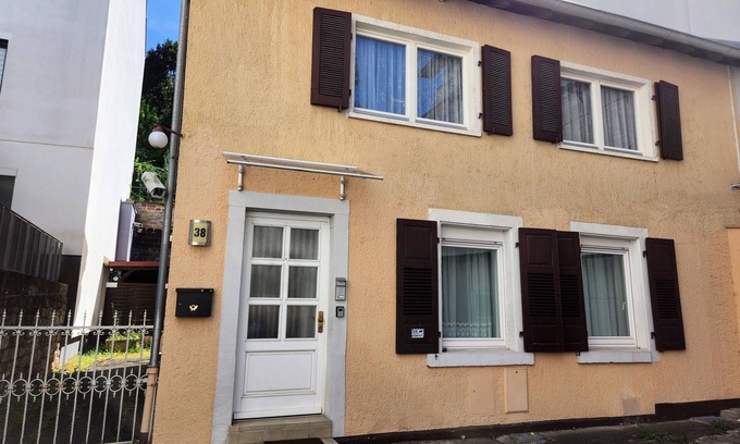 Baden-Baden House | Boardinghouse - 4 Zimmern bis 8 Personen, Garten & Grill, Stellplätze im Hof