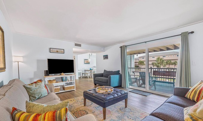 Pensacola Beach Condo | Boardwalk Bliss – Townhouse-Style Condo A8