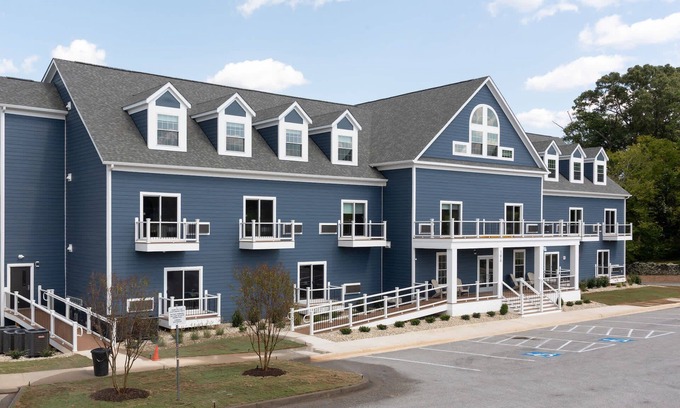 Livingston Apartment | Boardwalk Hotel by Kasa | Queen Room