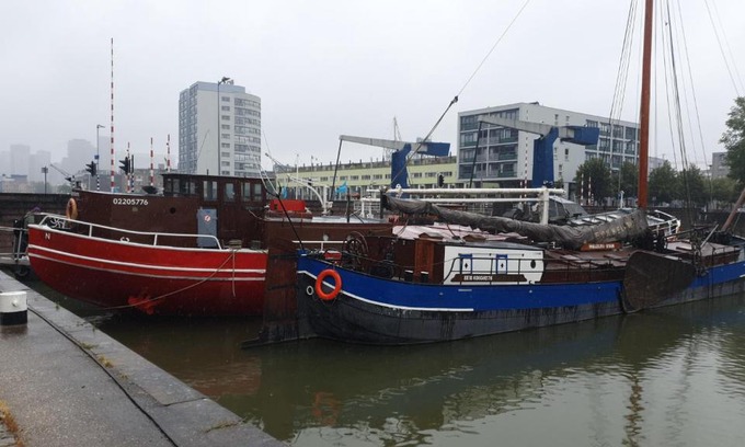 Kop van Zuid Boat Rental | Boat-Apartment Rotterdam Fokkelina