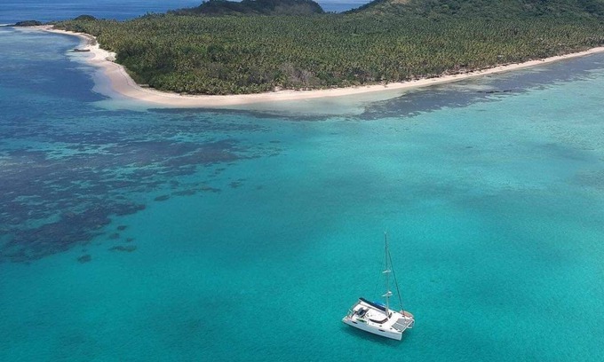 Likuri Island Boat Rental | Boat & Breakfast private LUX CATAMARAN Mamanuca and Yasawa FIJI ISLANDS