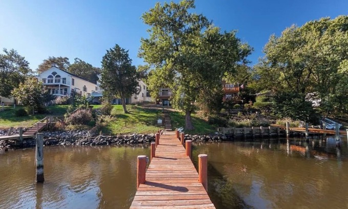 Glen Burnie House | Boat Charters - Air Hockey - Game Room - Dual Decks