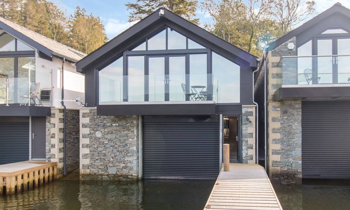 Windermere Cottage | BOATHOUSE ON THE LAKE, romantic in Bowness-On-Windermere