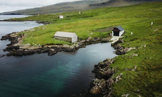 Oravik Apartment | Boathouse right by the fjord, with amazing views