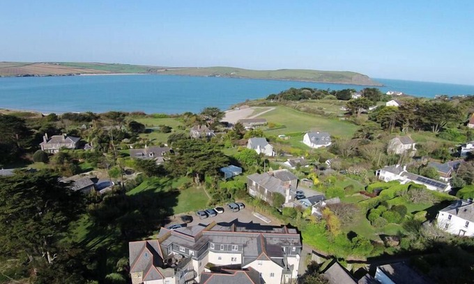 Trebetherick Cottage | BODARE 8, family friendly in Daymer Bay