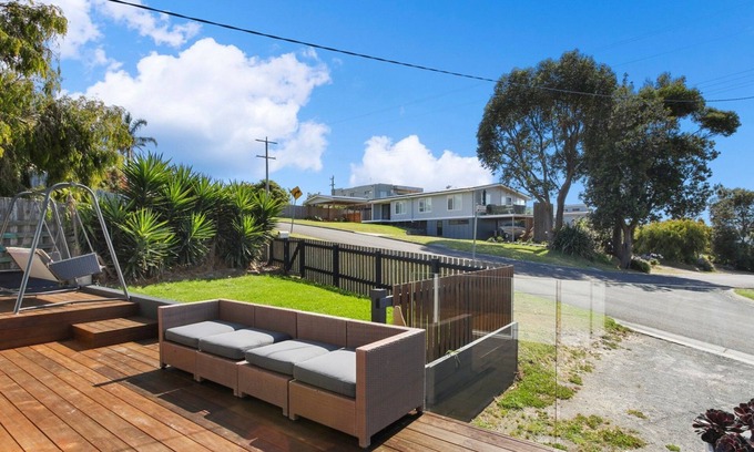 Lake Tyers Beach House | Bodhi's Reef - Comfortable house ideal for families and groups