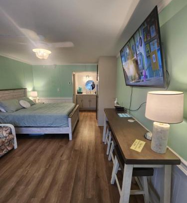 Atlantic Beach Apartment | Bogue Shores "Salty Air Oasis"
