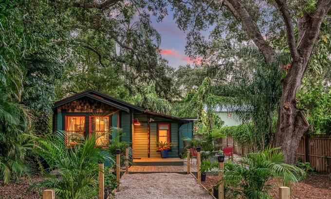 Gulfport House | Bohemian Bungalow | Gulfports Oak Inn